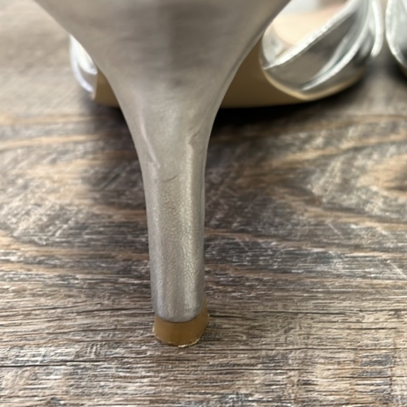 David’s Bridal DESI Silver Metallic Embellished Peep Toe Pumps Size 9 - Picture 9 of 16